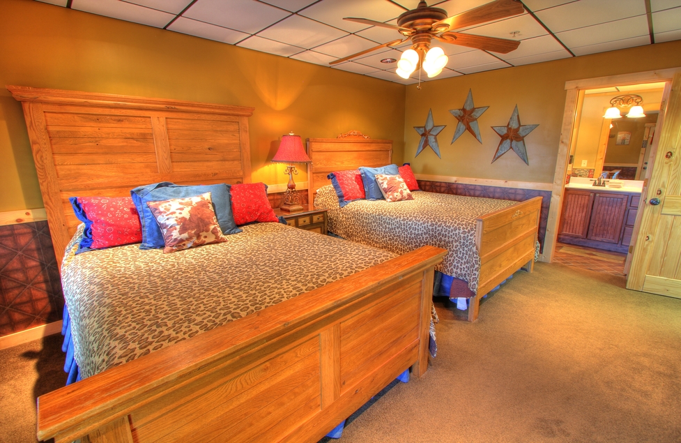 Cabin 111 Oak Haven Resort & Spa